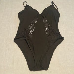 NEW. Size Large. Hunter Green